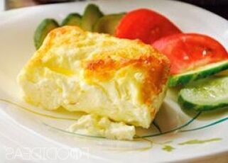 Keto diyeti için sebzeli omlet