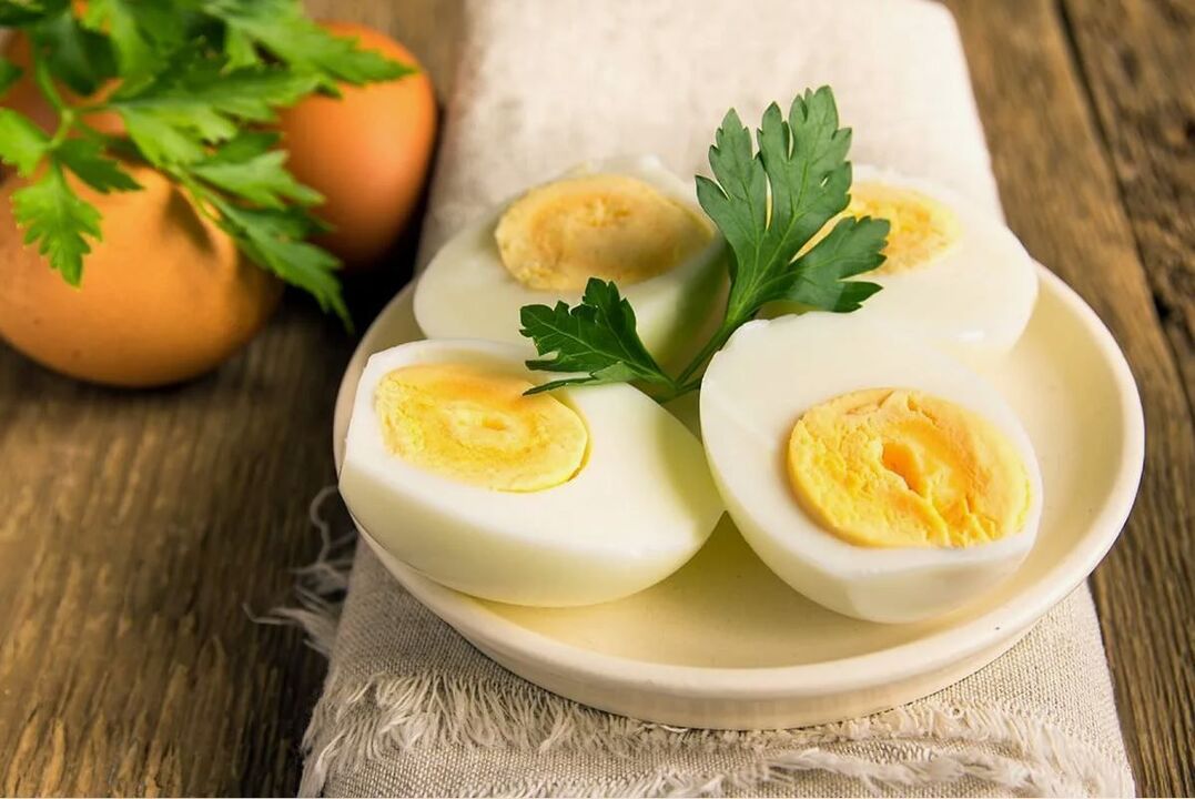 kahvaltıda haşlanmış yumurta